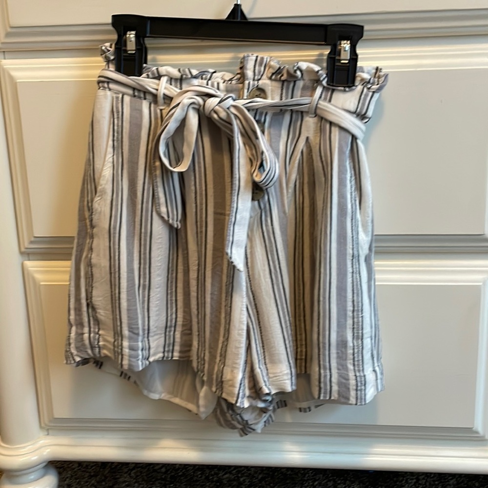 Woman’s Flowy Black, Grey and White shorts